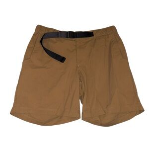Men's Columbia shorts with belt